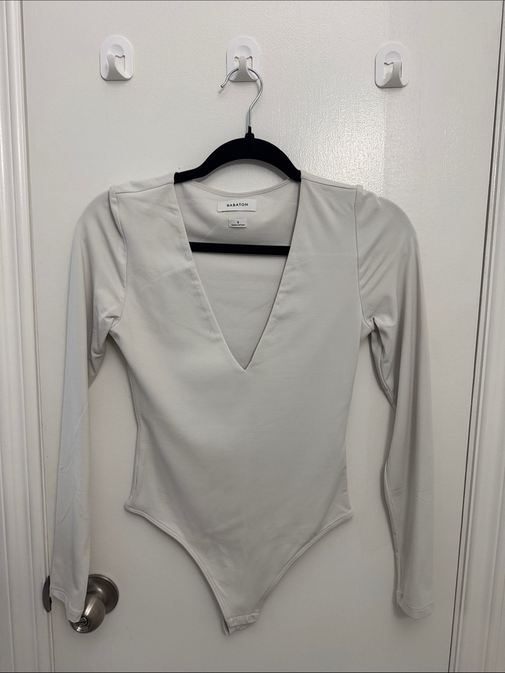 Babaton Light Gray Long-Sleeve V-Neck Bodysuit